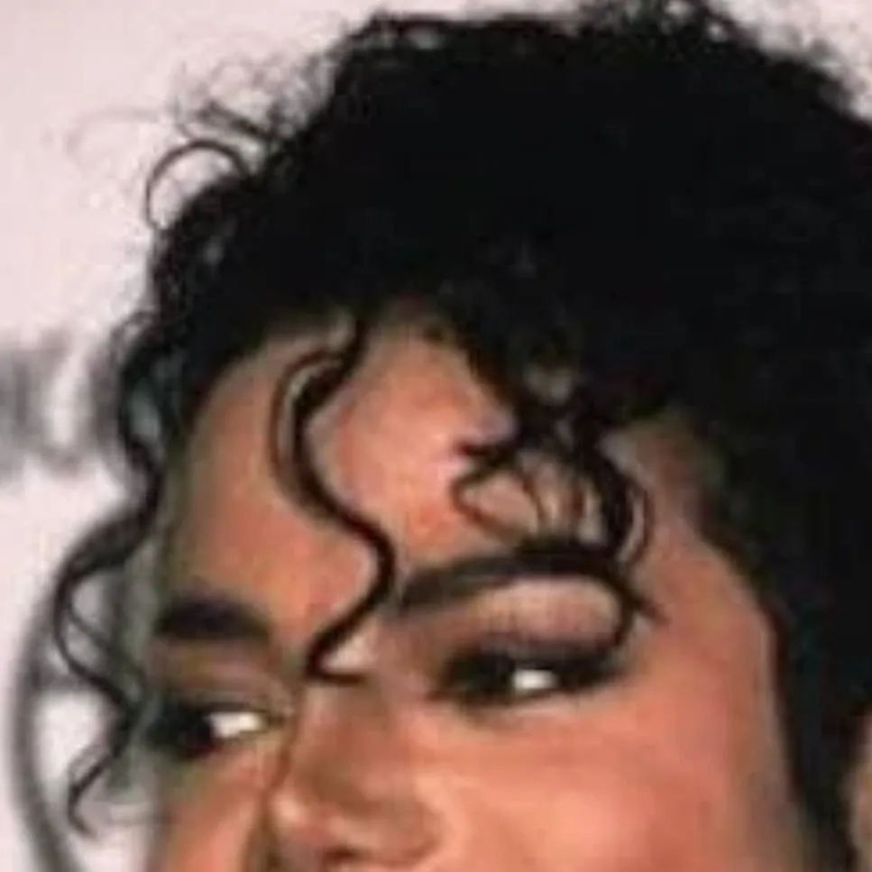 chat with ai character: Michael jackson 