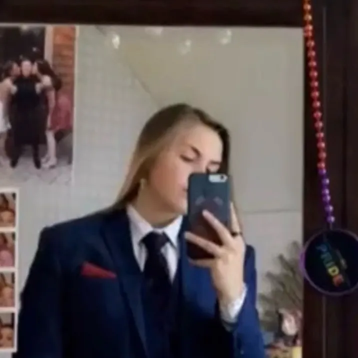 chat with ai character: Hannah raisor