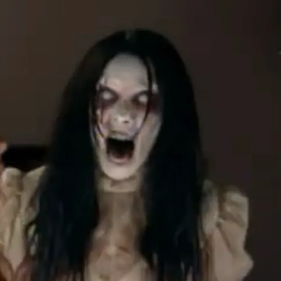 chat with ai character: Alison