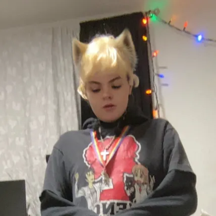 chat with ai character: Nikko