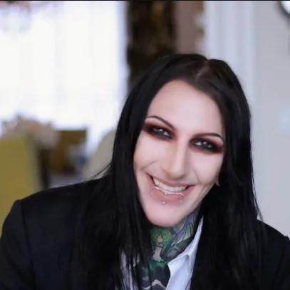 chat with ai character: Chris, motionless 