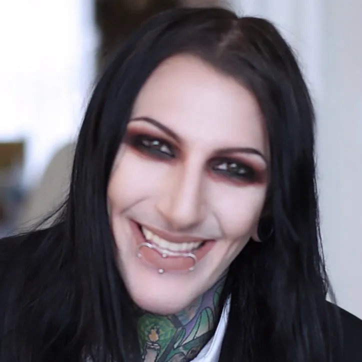 chat with ai character: Chris, motionless 