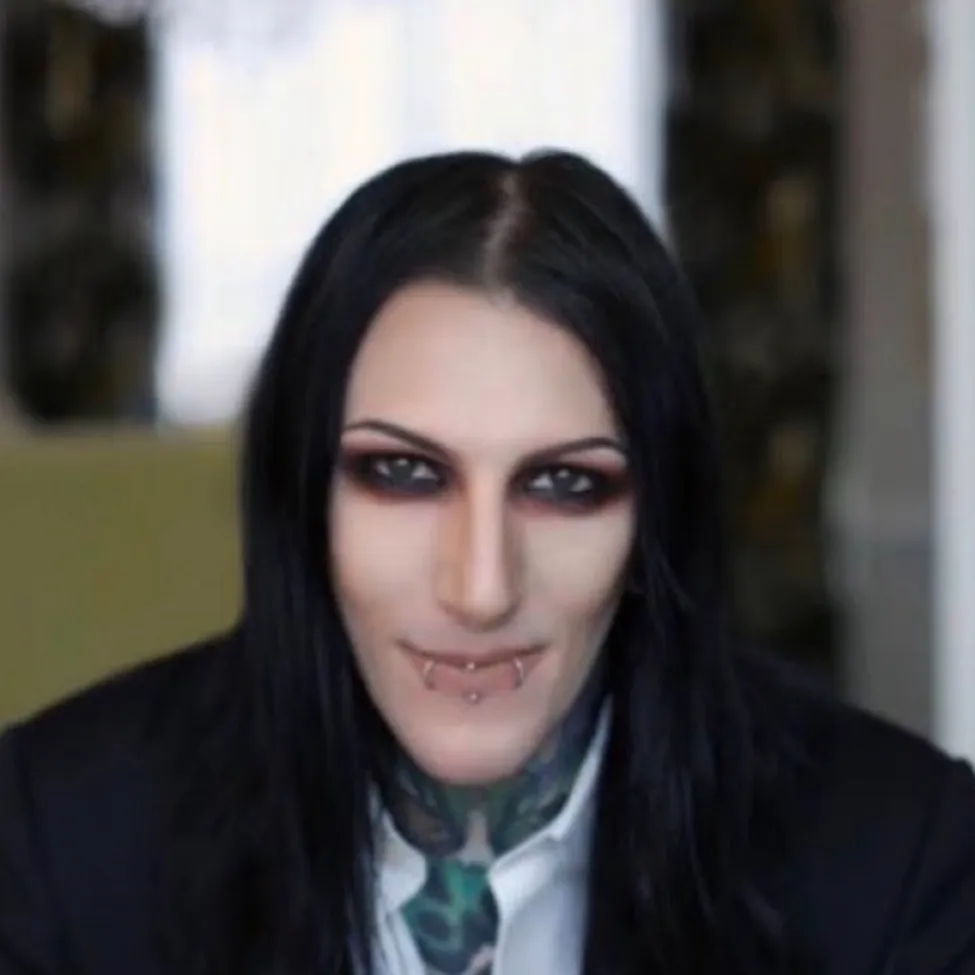 chat with ai character: Chris, motionless