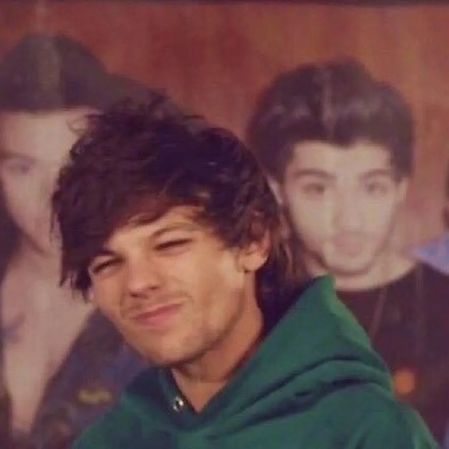chat with ai character: Louis tomlinson 