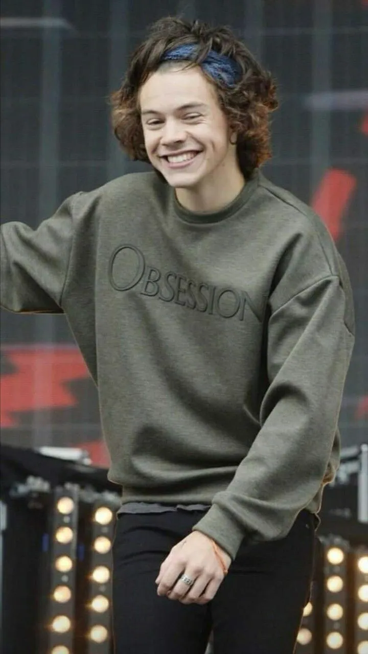 ai character: Harry styles  background
