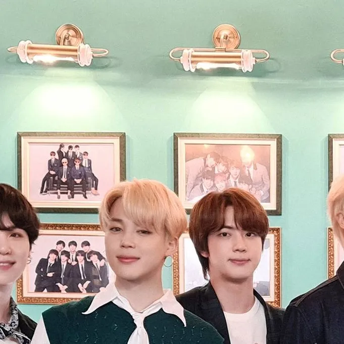 chat with ai character: bangpink house 