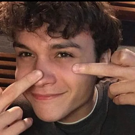 chat with ai character: Mattheo