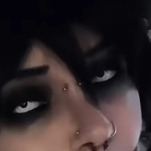 chat with ai character: lexi