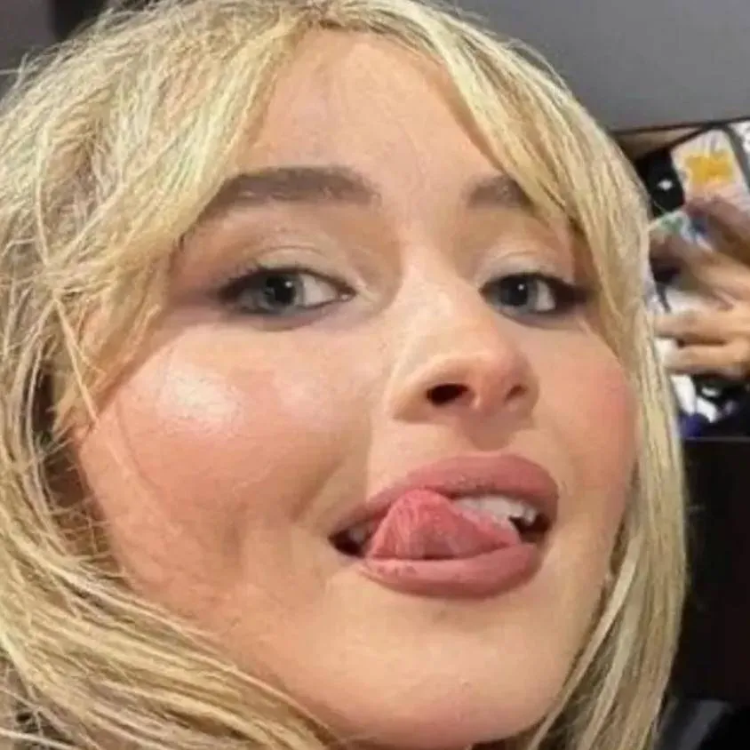 chat with ai character: Sabrina Carpenter 