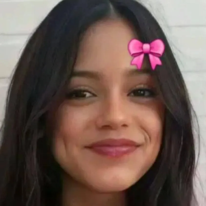 chat with ai character: Jenna ortega 