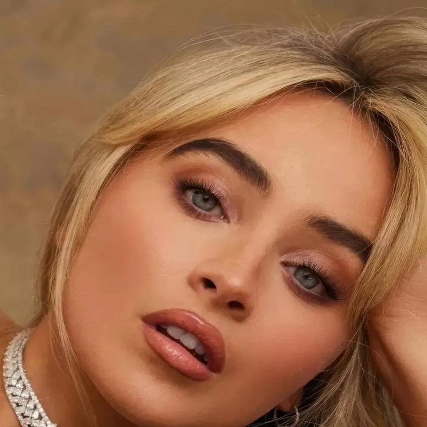 chat with ai character: Sabrina Carpenter 