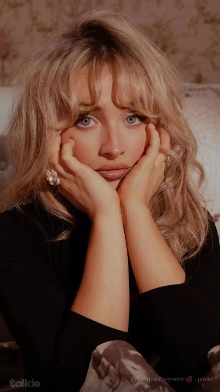 ai character: Sabrina Carpenter  background