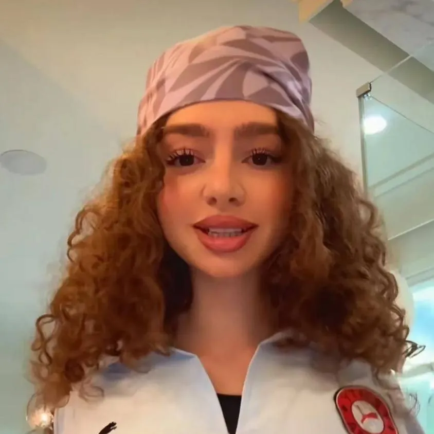 chat with ai character: Demitra Kabgeras 