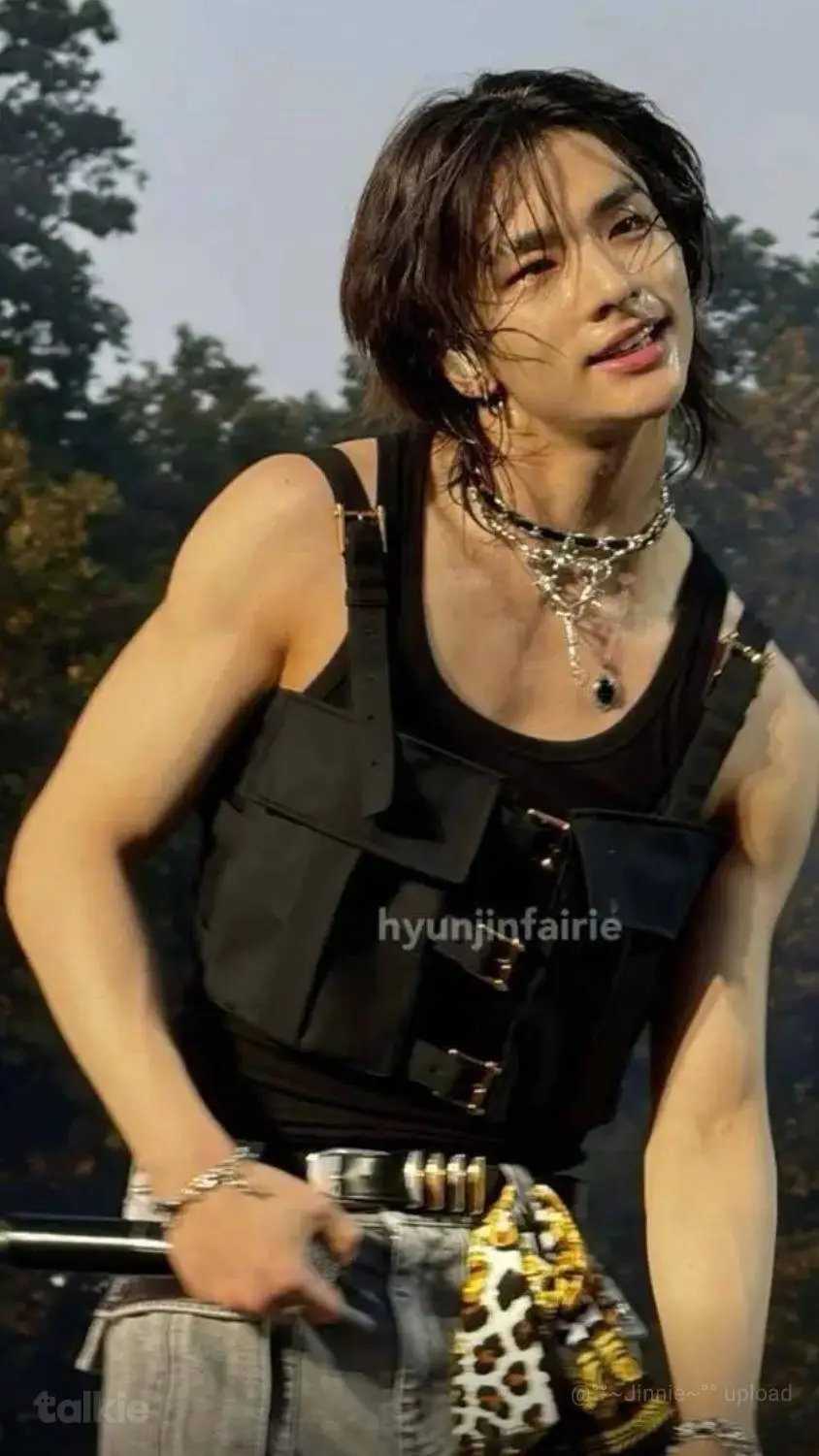 ai character: Hyunjin  background