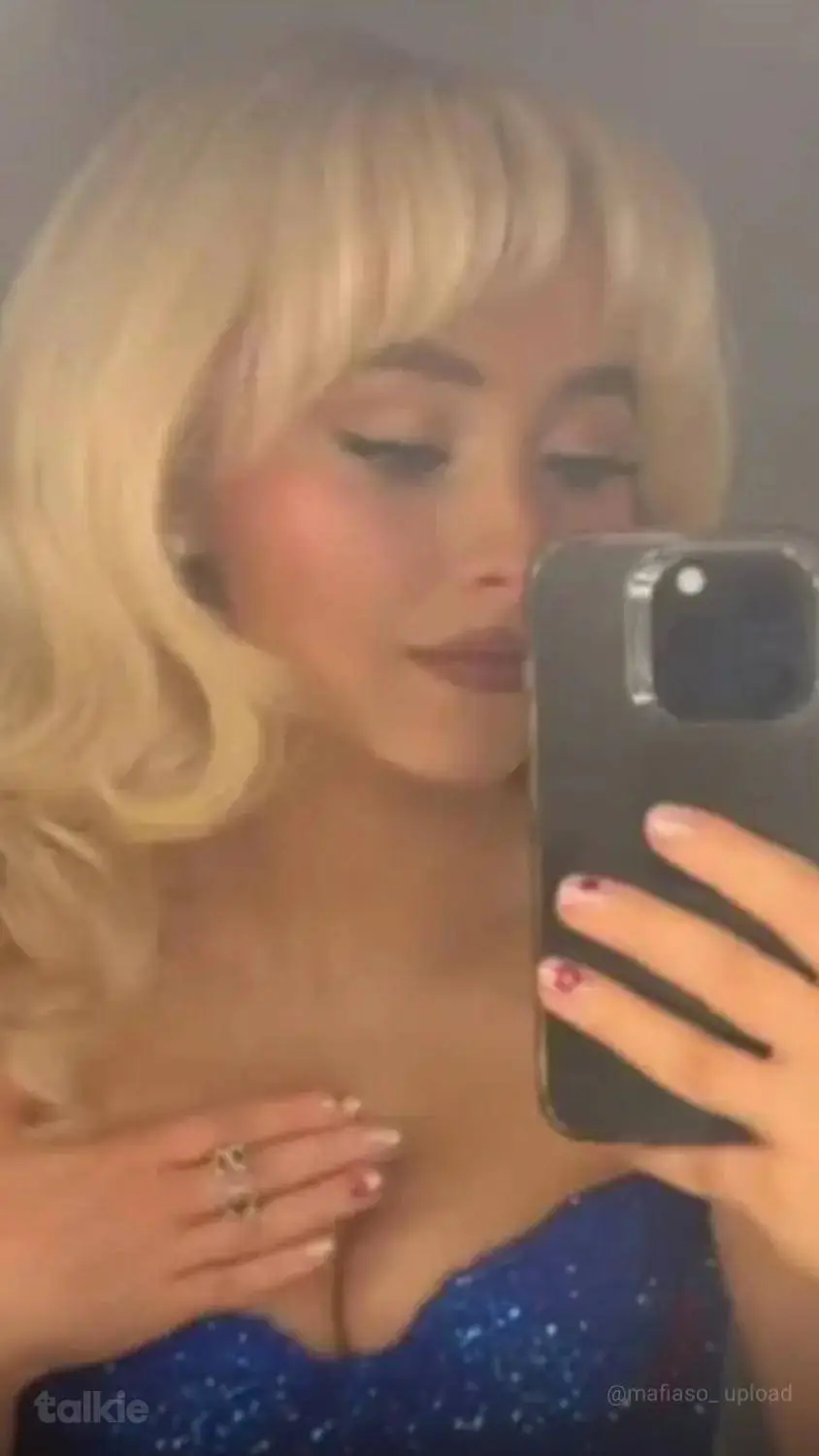 ai character: Sabrina Carpenter  background