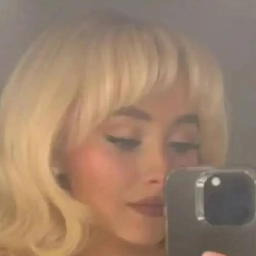 chat with ai character: Sabrina Carpenter 