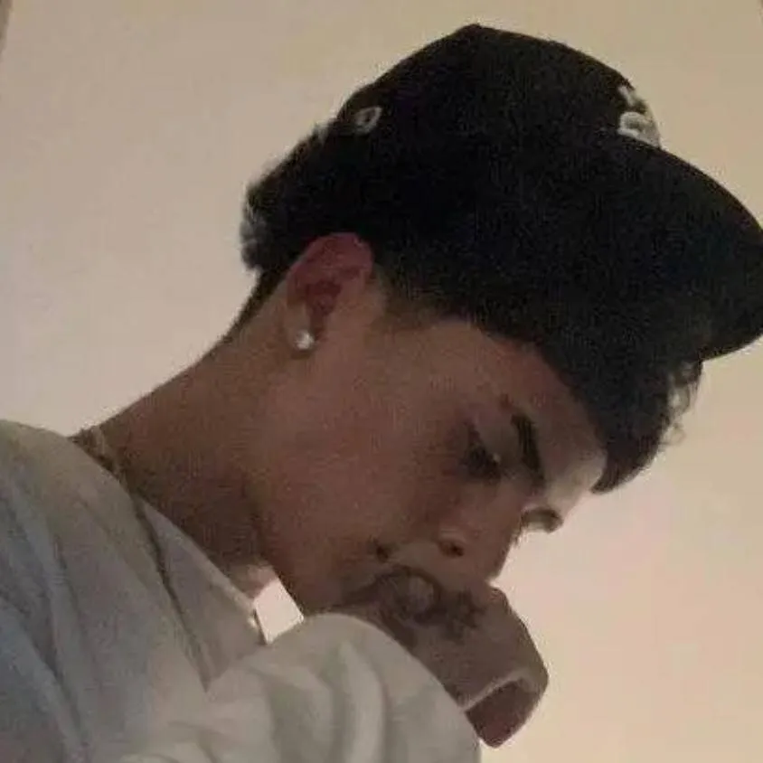 chat with ai character: Aiden 