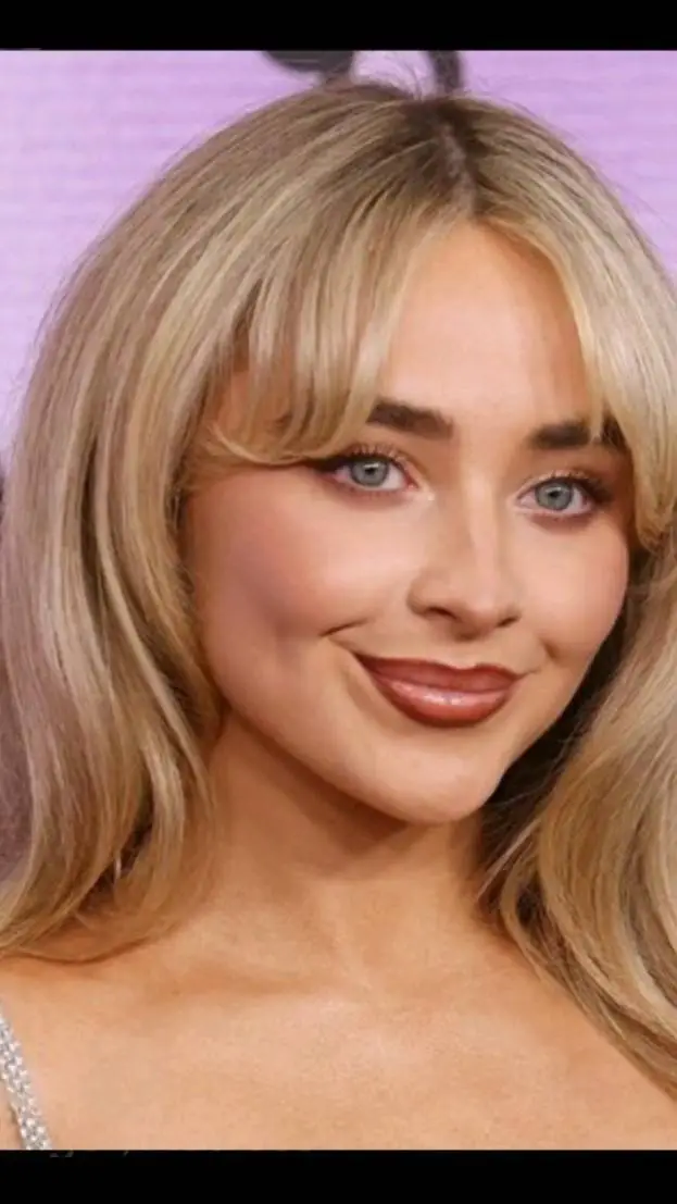 ai character: Sabrina Carpenter  background