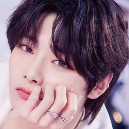 chat with ai character: Straykids dining!