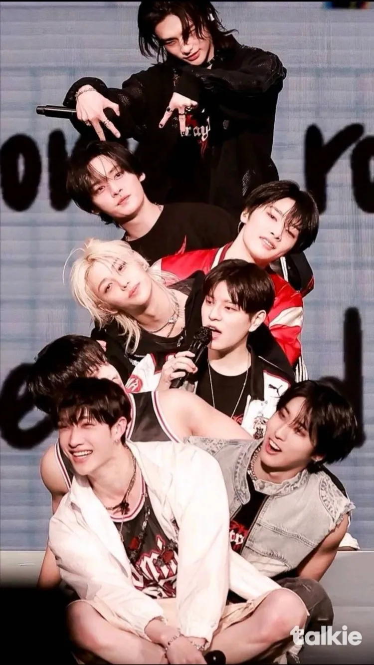ai character: FLASHY FLASHY SKZ background