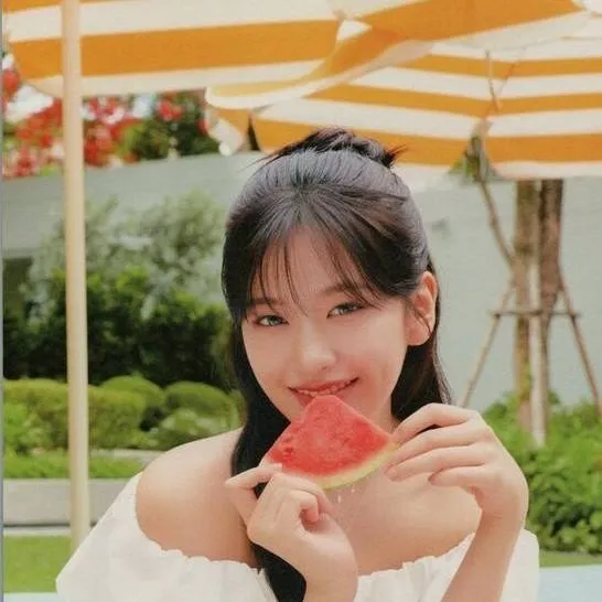 chat with ai character: Yujin