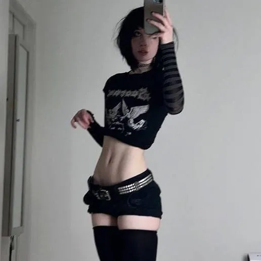 chat with ai character: Eris