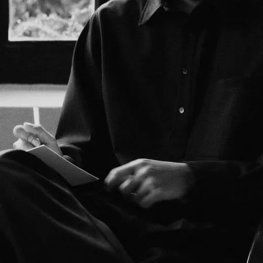 chat with ai character: Altona Rexton˚∘☕