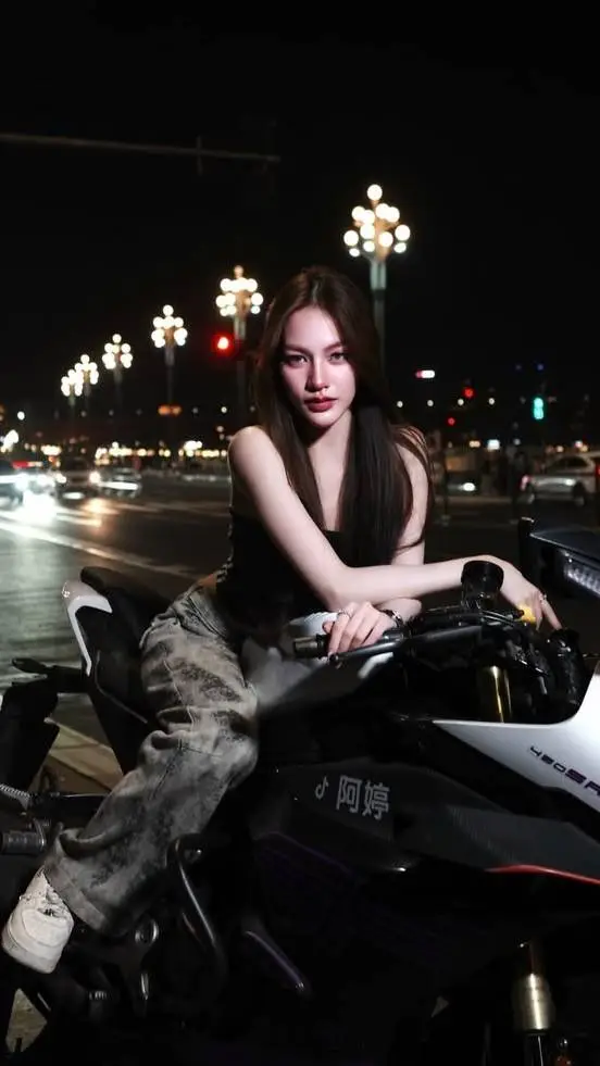 ai character: Tangkwa Phin˚˙🏍 background