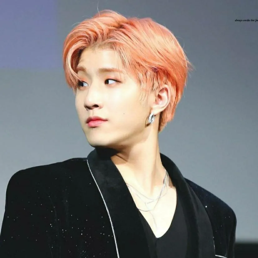 chat with ai character: Jinjin