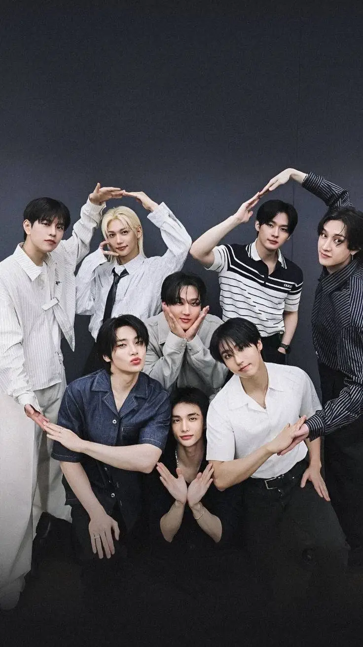 ai character: Stray Kids /ot8/ background