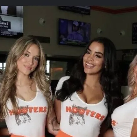 chat with ai character: 4 girls 