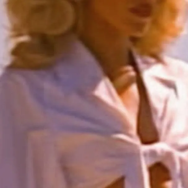 chat with ai character: Sabrina carpenter