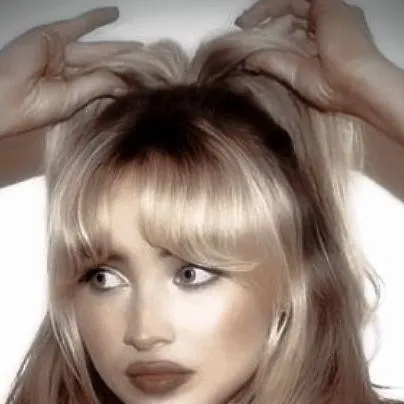 chat with ai character: Sabrina