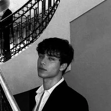 chat with ai character: Ronan Astor