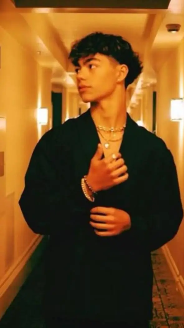 ai character: malachi barton  background