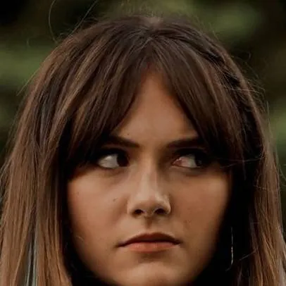 chat with ai character: kinsey locke 