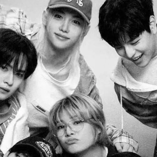 chat with ai character: ꧁◅Stray Kids▻꧂