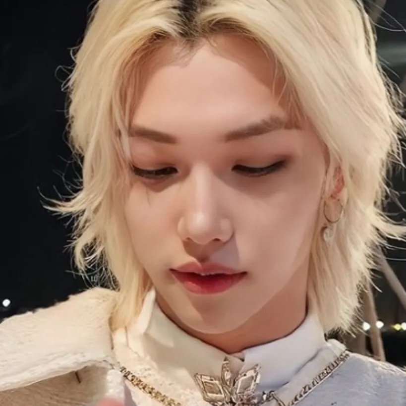 chat with ai character: Felix 