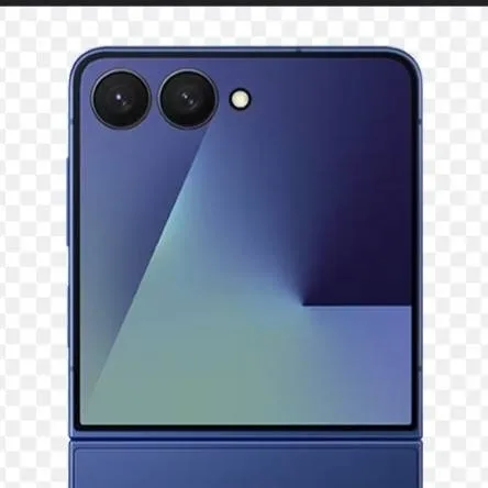 chat with ai character:  Galaxy Z Flip7