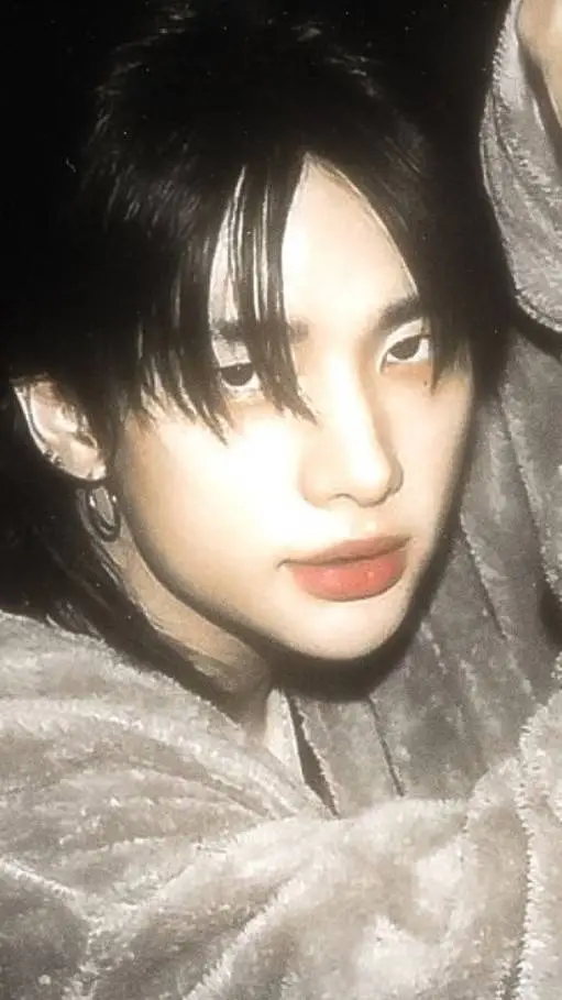 ai character: ~Hyunjin~♡ background