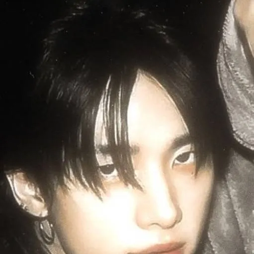 chat with ai character: ~Hyunjin~♡