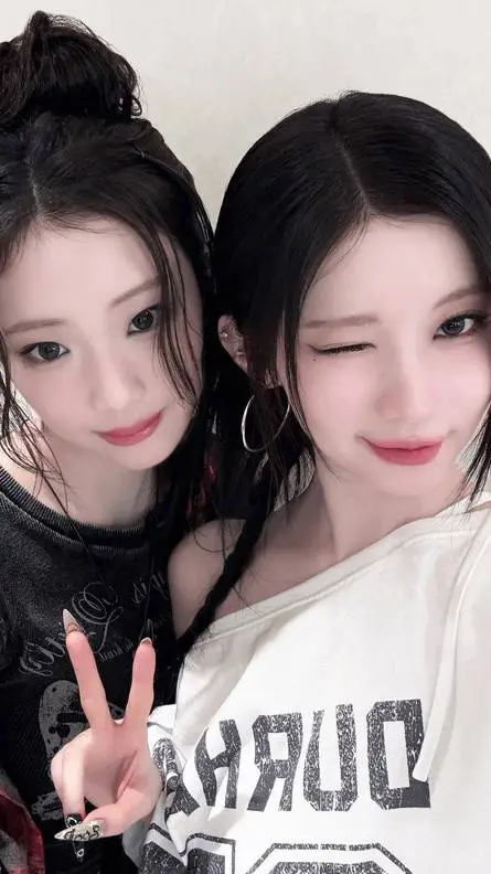 ai character: Ruka💙 and asa💛 background