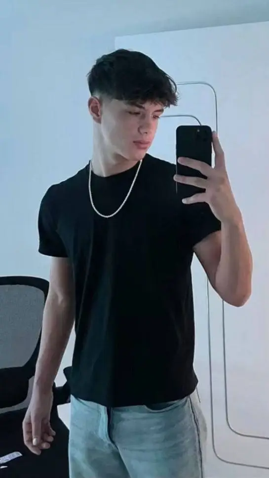 ai character: Leo background