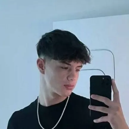 chat with ai character: Leo