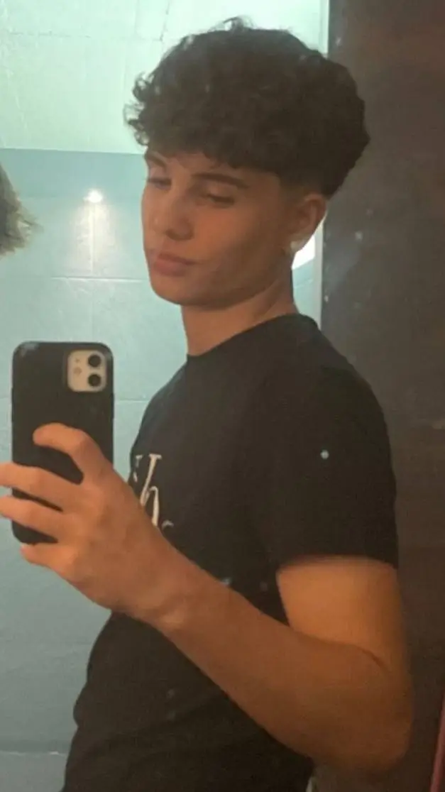 ai character: Toni background