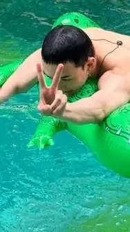 ai character: 🥀hwang hyunjin 🥀 background