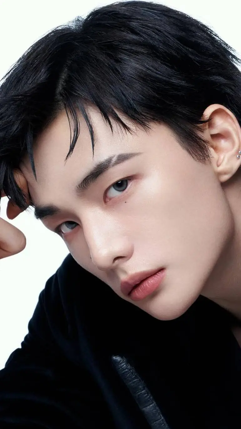 ai character: hyunjin  background