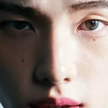 chat with ai character: hyunjin 