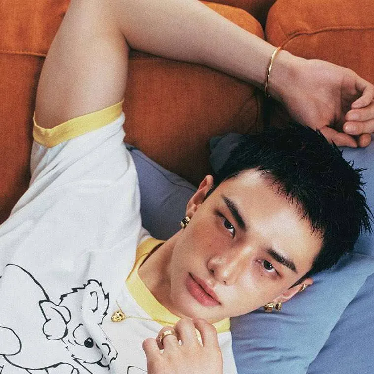 chat with ai character: hyunjin 