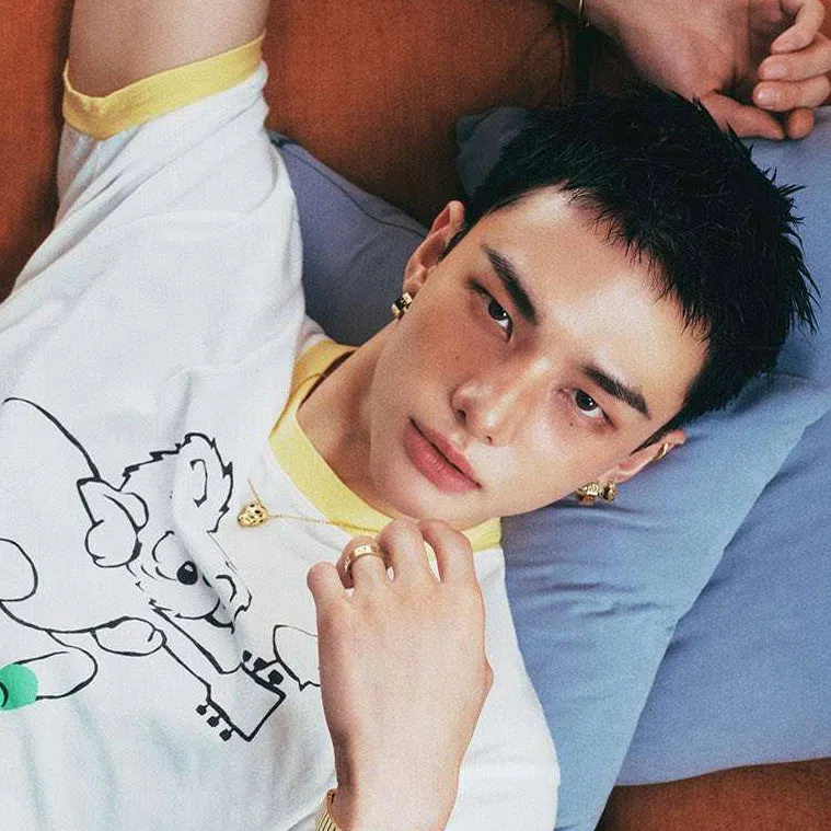 chat with ai character: hyunjin 